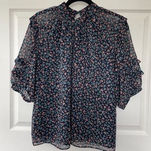 Ann Taylor Women blue floral work office blouse, Size L, short sleeves.